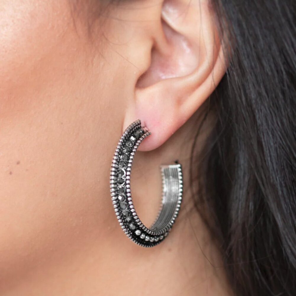 Paparazzi Jewelry Accessories - Retro Reverberatin - Silver Earrings - Vintage